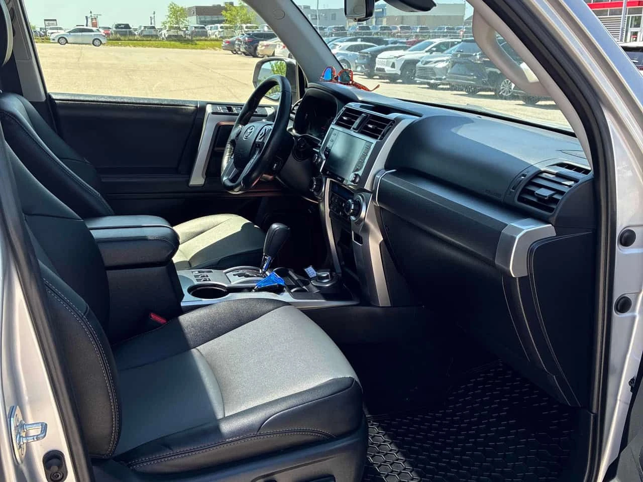 Toyota 4runner * 4WD * CARFAX * ОПЦИЯ ЗА ФИНАНСИРАНЕ, снимка 14 - Автомобили и джипове - 55012194