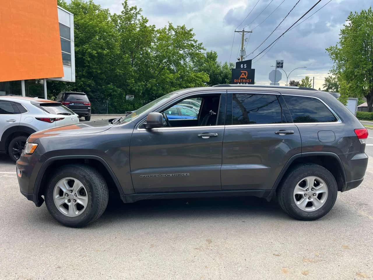 Jeep Grand cherokee * 4WD 4dr Laredo * АВТОКРЕДИТ БЕЗ ПЪРВОНАЧАЛНА* , снимка 2 - Автомобили и джипове - 55137894
