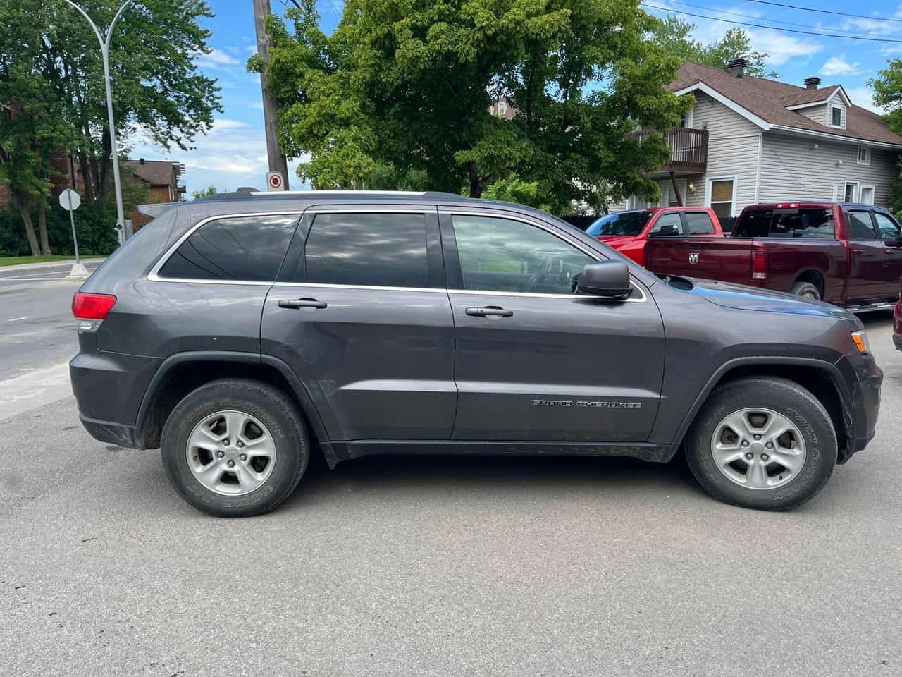 Jeep Grand cherokee * 4WD 4dr Laredo * АВТОКРЕДИТ БЕЗ ПЪРВОНАЧАЛНА* , снимка 3 - Автомобили и джипове - 55137894