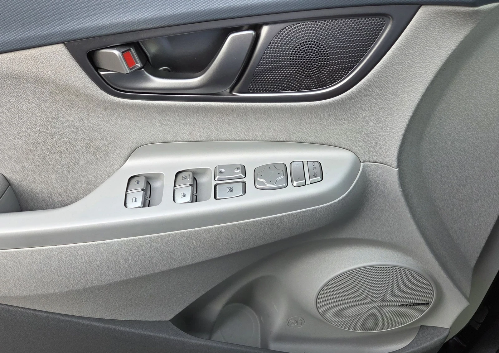 Hyundai Kona SOH100%/В ГАРАНЦИЯ, снимка 8 - Автомобили и джипове - 55436385