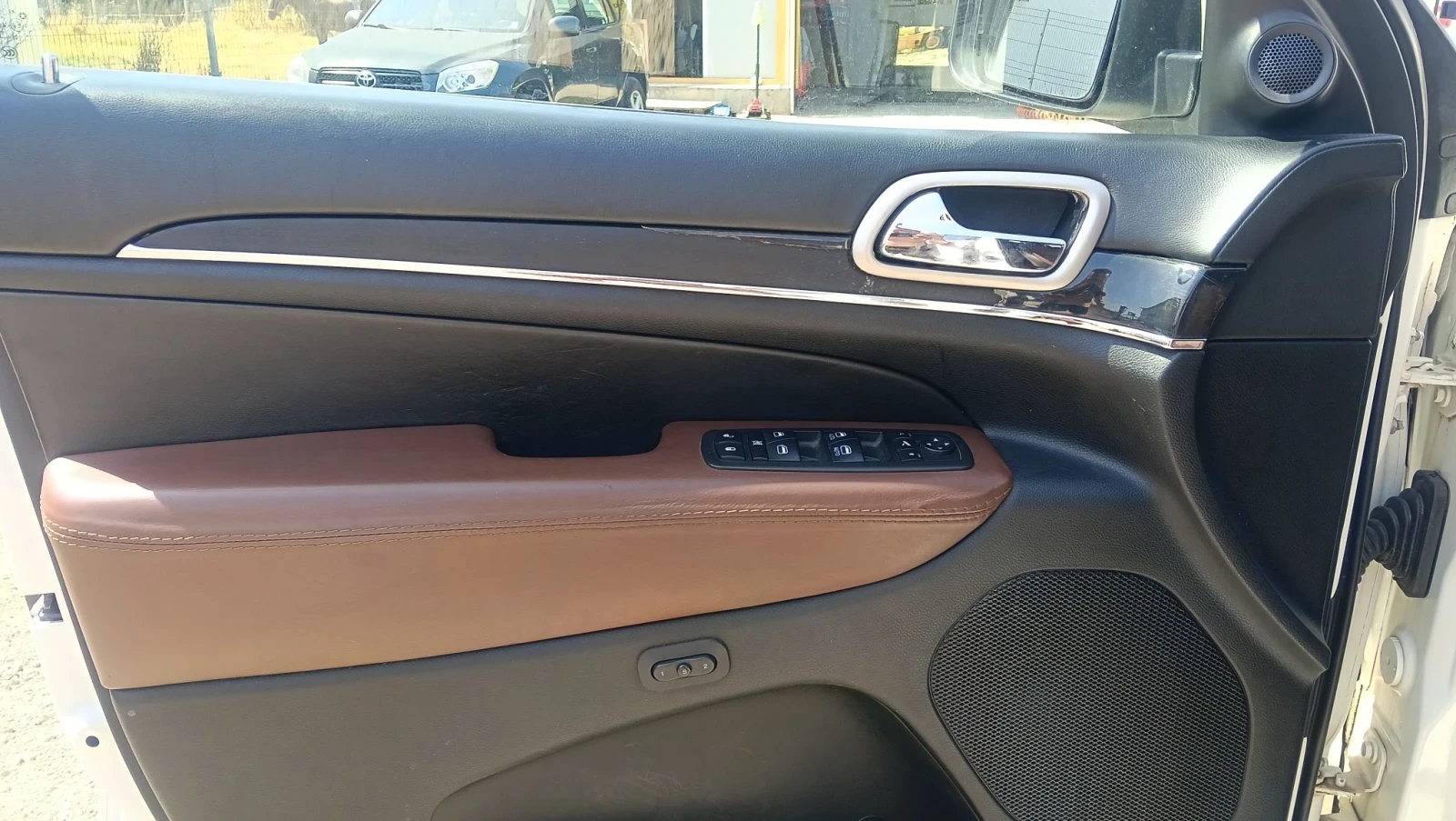 Jeep Grand cherokee Overland, снимка 9 - Автомобили и джипове - 55887903