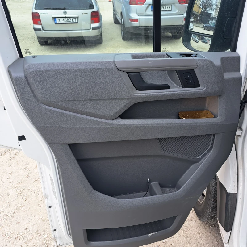 VW Crafter 2.0TDI, снимка 9 - Бусове и автобуси - 49116450