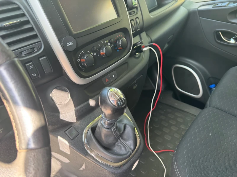 Opel Vivaro, снимка 5 - Бусове и автобуси - 52627775