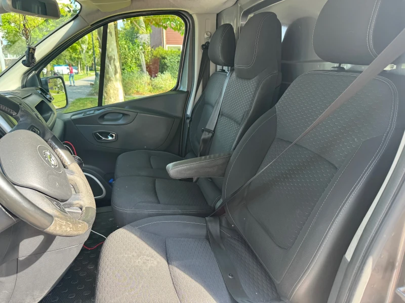 Opel Vivaro, снимка 4 - Бусове и автобуси - 52627775