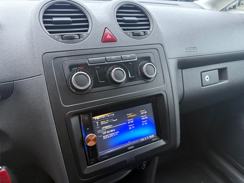 VW Caddy 1.6TDI Maxi Климатик Euro 5b , снимка 13 - Бусове и автобуси - 53124088