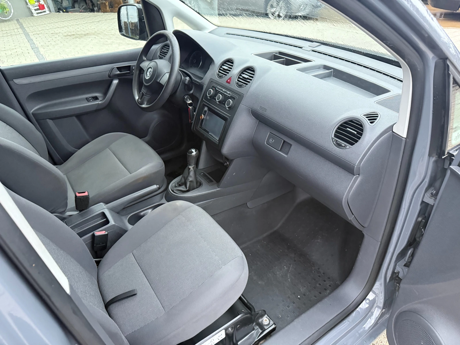 VW Caddy 1.6TDI Maxi Климатик Euro 5b  - изображение 9