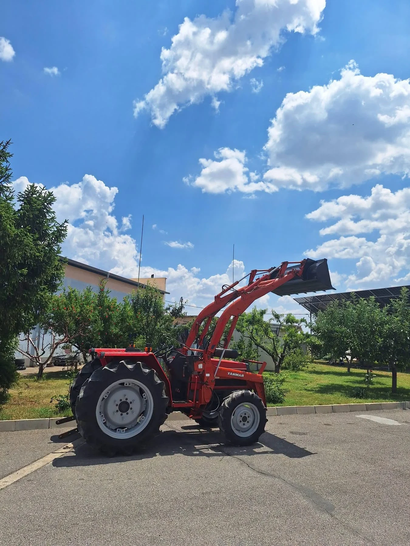 Трактор Yanmar, снимка 2 - Селскостопанска техника - 55070999