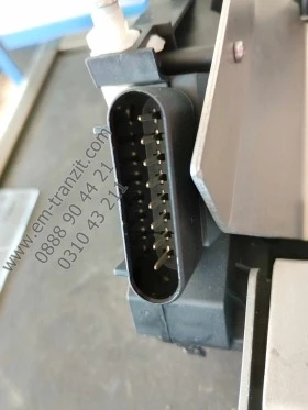 Брава предна L врата Форд Транзит, снимка 4