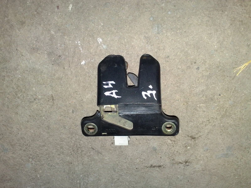 Ключалка заден капак за Ауди А4 (брава)