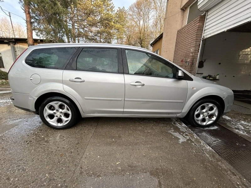 Ford Focus 1.6, снимка 6 - Автомобили и джипове - 47522876