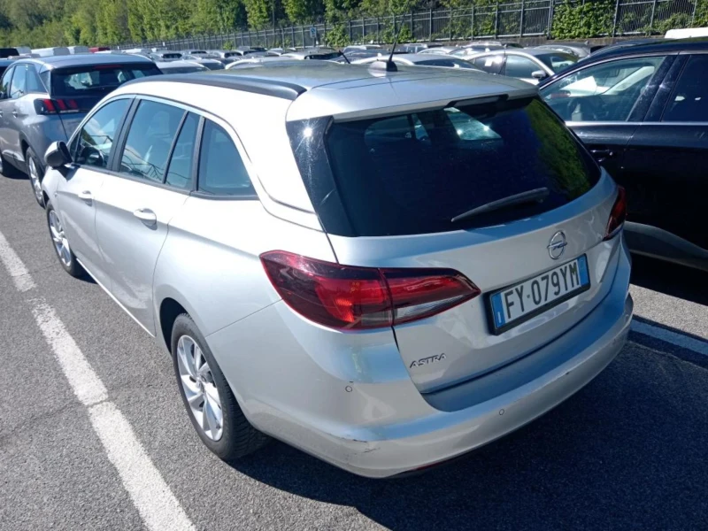 Opel Astra 1.6 CDTI, снимка 12 - Автомобили и джипове - 46517437