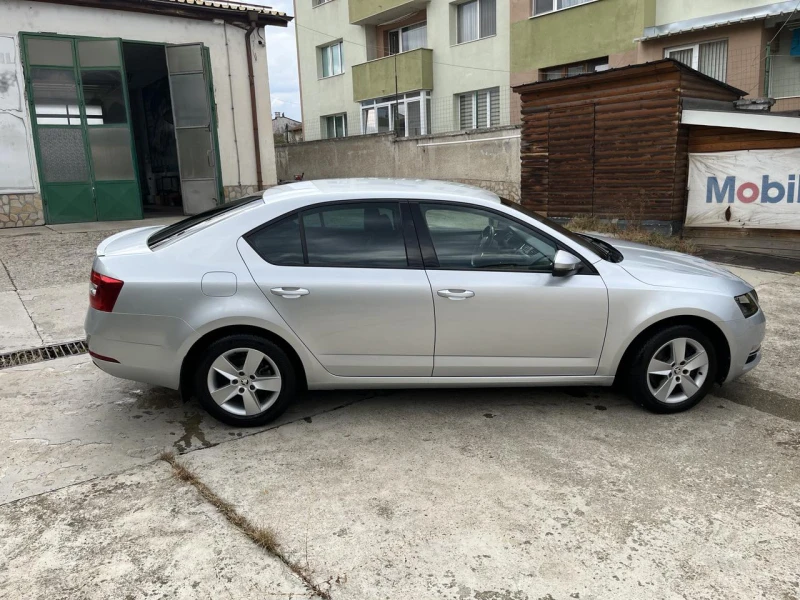 Skoda Octavia, снимка 5 - Автомобили и джипове - 46995811