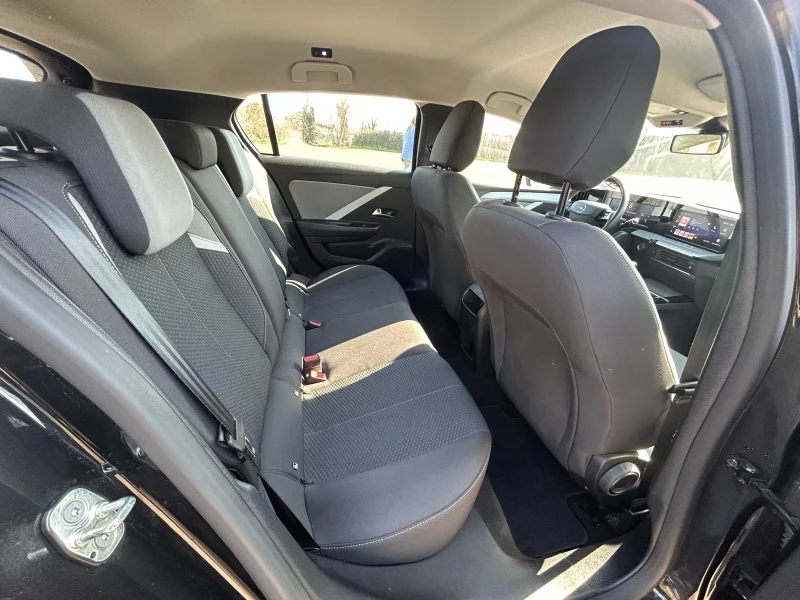 Opel Astra 1.2Ti Edition, снимка 14 - Автомобили и джипове - 49847281