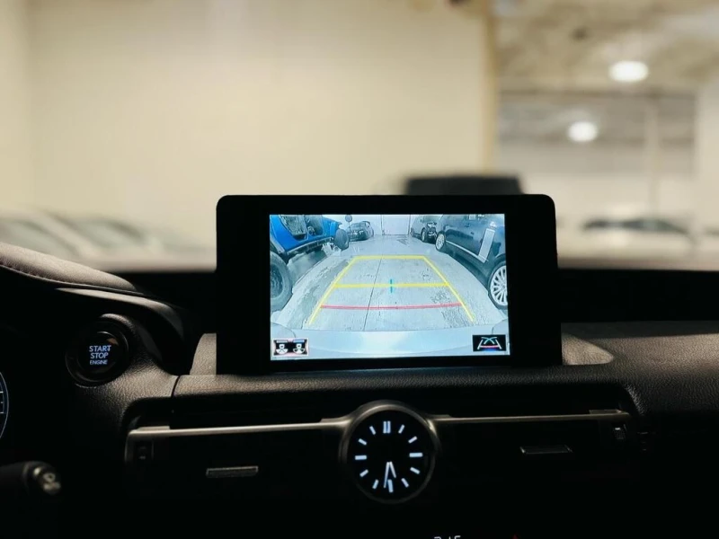 Lexus IS * 300 AWD | F SPORT | RED INT. * CARFAX * БЕЗ ПЪРВ, снимка 13 - Автомобили и джипове - 52959837