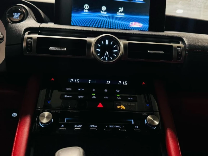 Lexus IS * 300 AWD | F SPORT | RED INT. * CARFAX * БЕЗ ПЪРВ, снимка 17 - Автомобили и джипове - 52959837