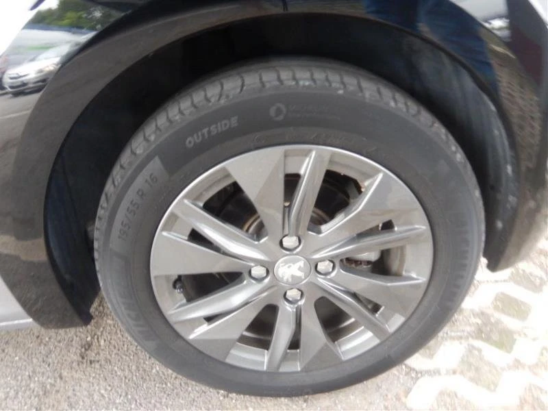Peugeot 208 Active Pack, снимка 9 - Автомобили и джипове - 53811598