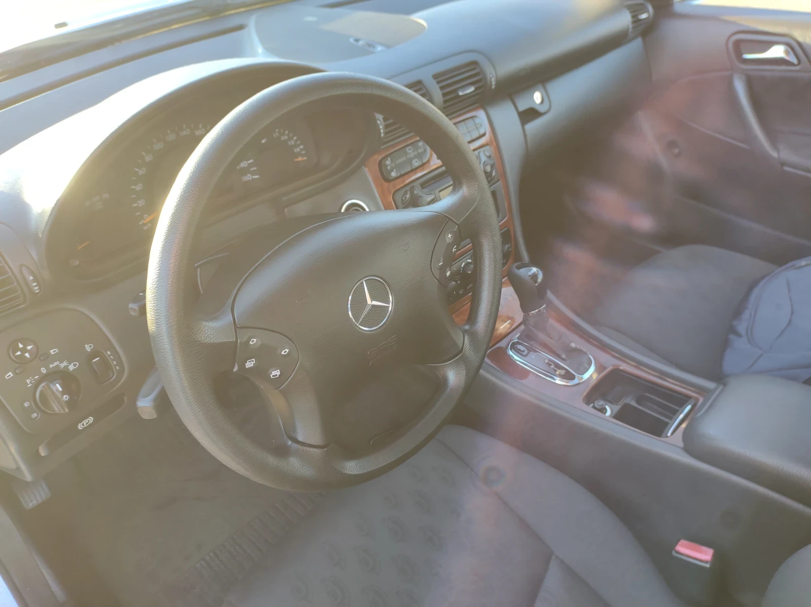 Mercedes-Benz C 180  - изображение 2