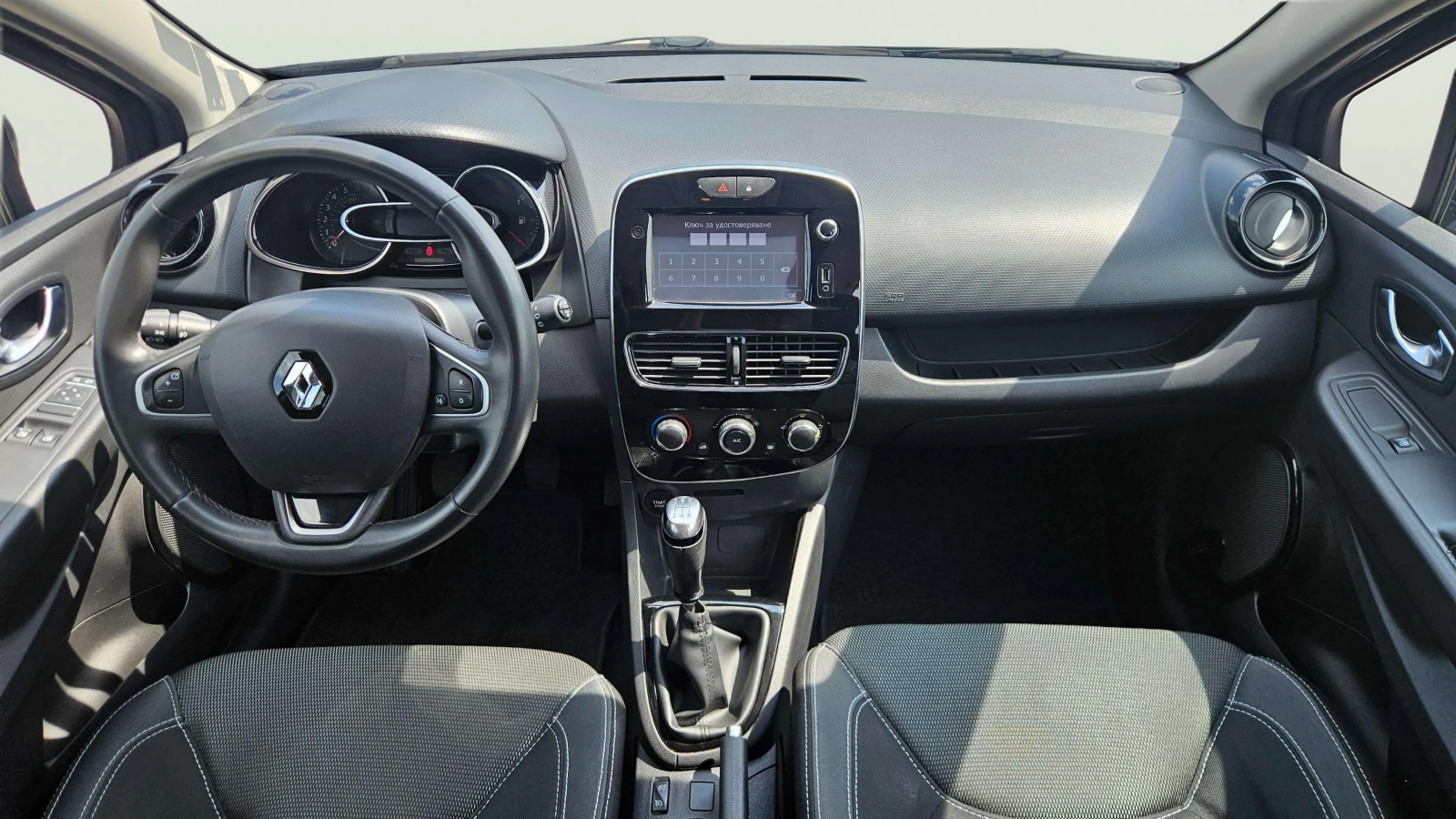Renault Clio 1.0i, снимка 10 - Автомобили и джипове - 54541424