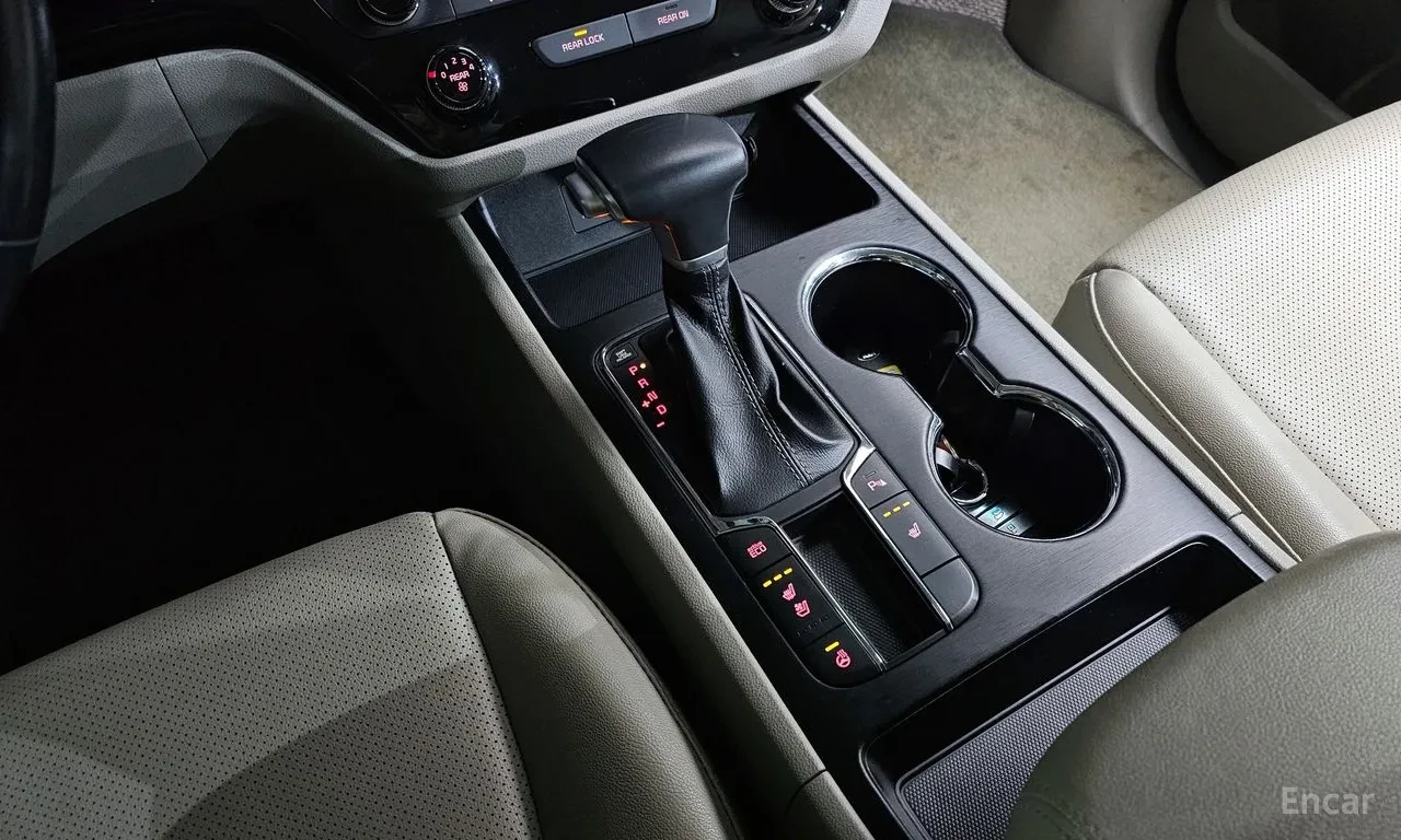 Kia Carnival Luxury Line/9 местна , снимка 9 - Автомобили и джипове - 54680109