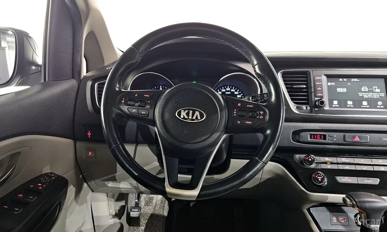 Kia Carnival Luxury Line/9 местна , снимка 12 - Автомобили и джипове - 54680109