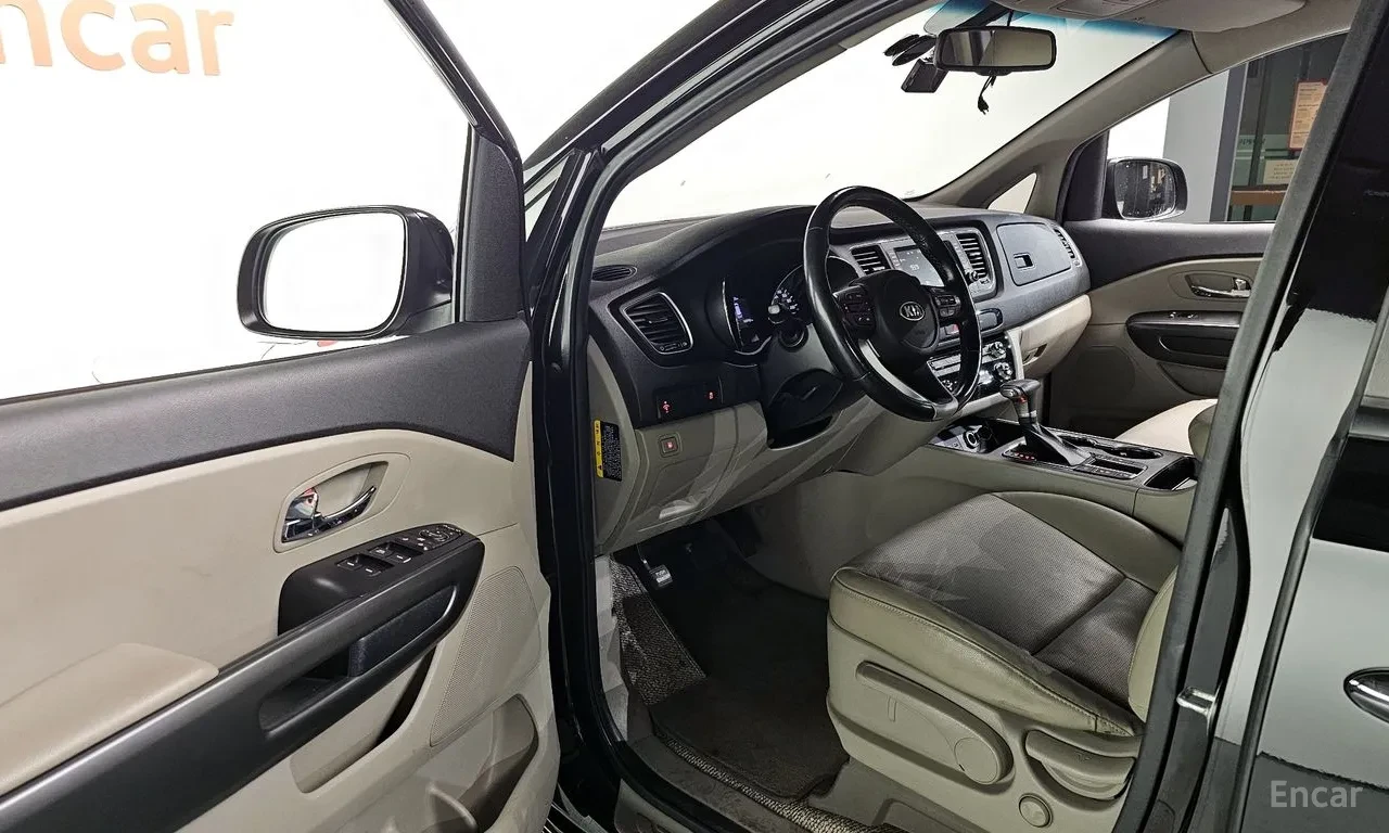 Kia Carnival Luxury Line/9 местна , снимка 10 - Автомобили и джипове - 54680109