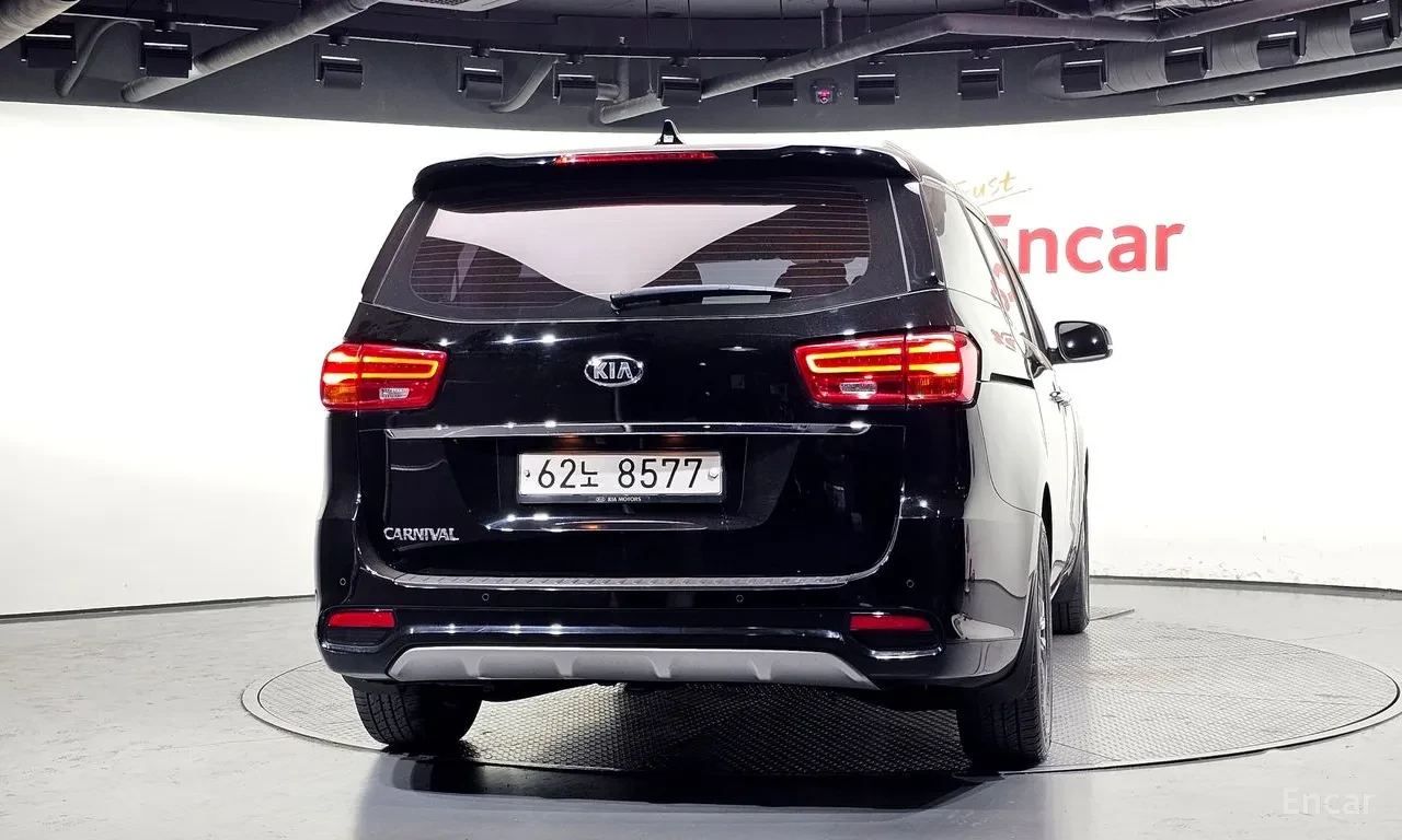 Kia Carnival Luxury Line/9 местна , снимка 4 - Автомобили и джипове - 54680109