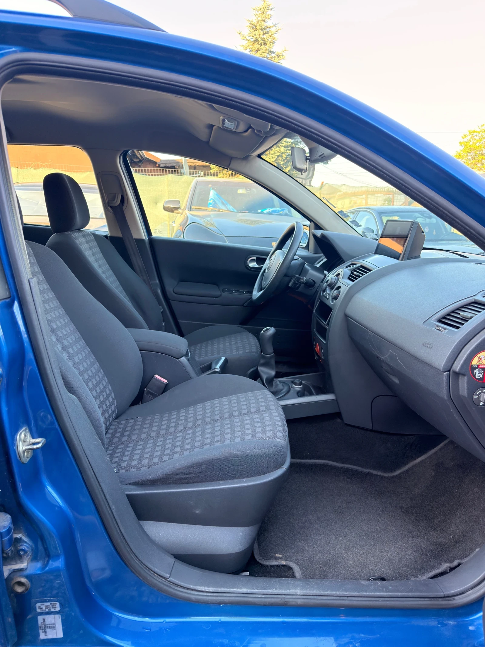 Renault Megane Нави/Тв Внос Германия Регистриран Напълно обслужен, снимка 4 - Автомобили и джипове - 55077619