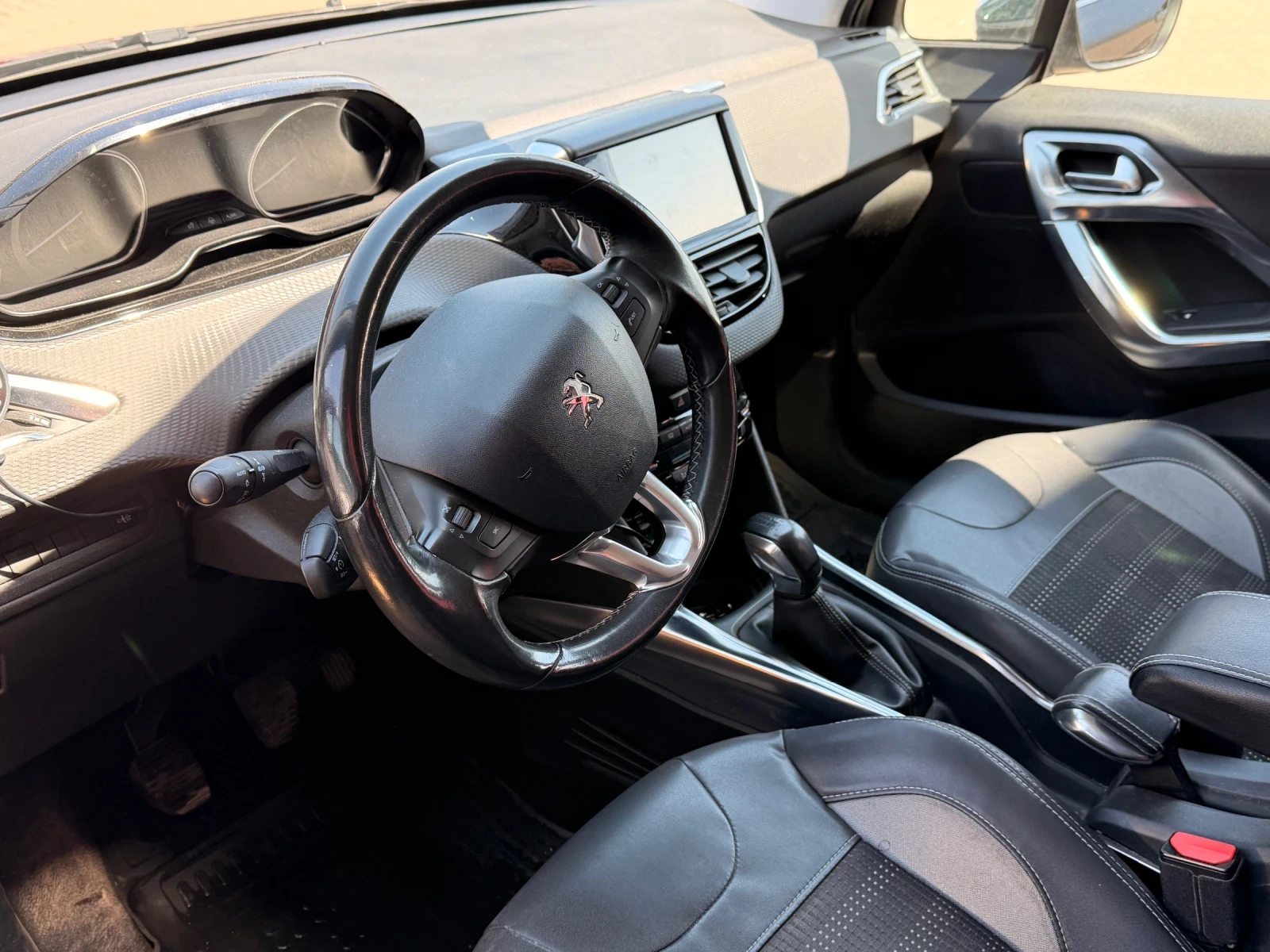 Peugeot 2008 1.6 VTi, снимка 15 - Автомобили и джипове - 55366216