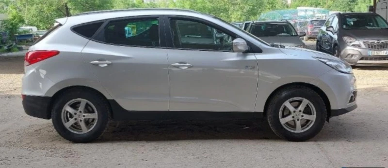 Hyundai IX35, снимка 8 - Автомобили и джипове - 46891030