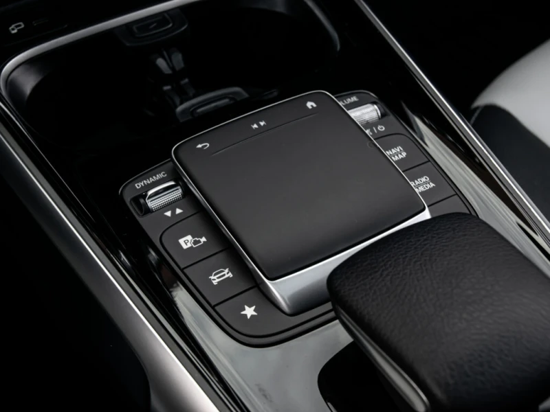 Mercedes-Benz GLB Keyless* Premium Package* Кожа* Панорама* Един соб, снимка 6 - Автомобили и джипове - 52707363