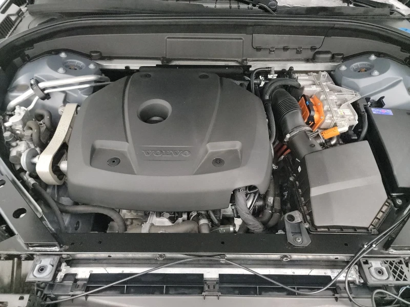 Volvo XC60 Recharge Plug-In Hybrid T8 Inscription Expression, снимка 15 - Автомобили и джипове - 53333951