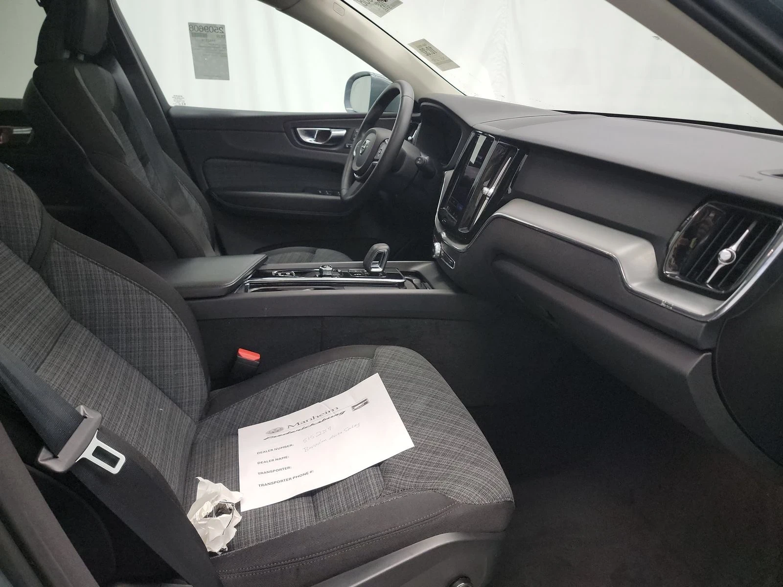 Volvo XC60 Recharge Plug-In Hybrid T8 Inscription Expression - изображение 8