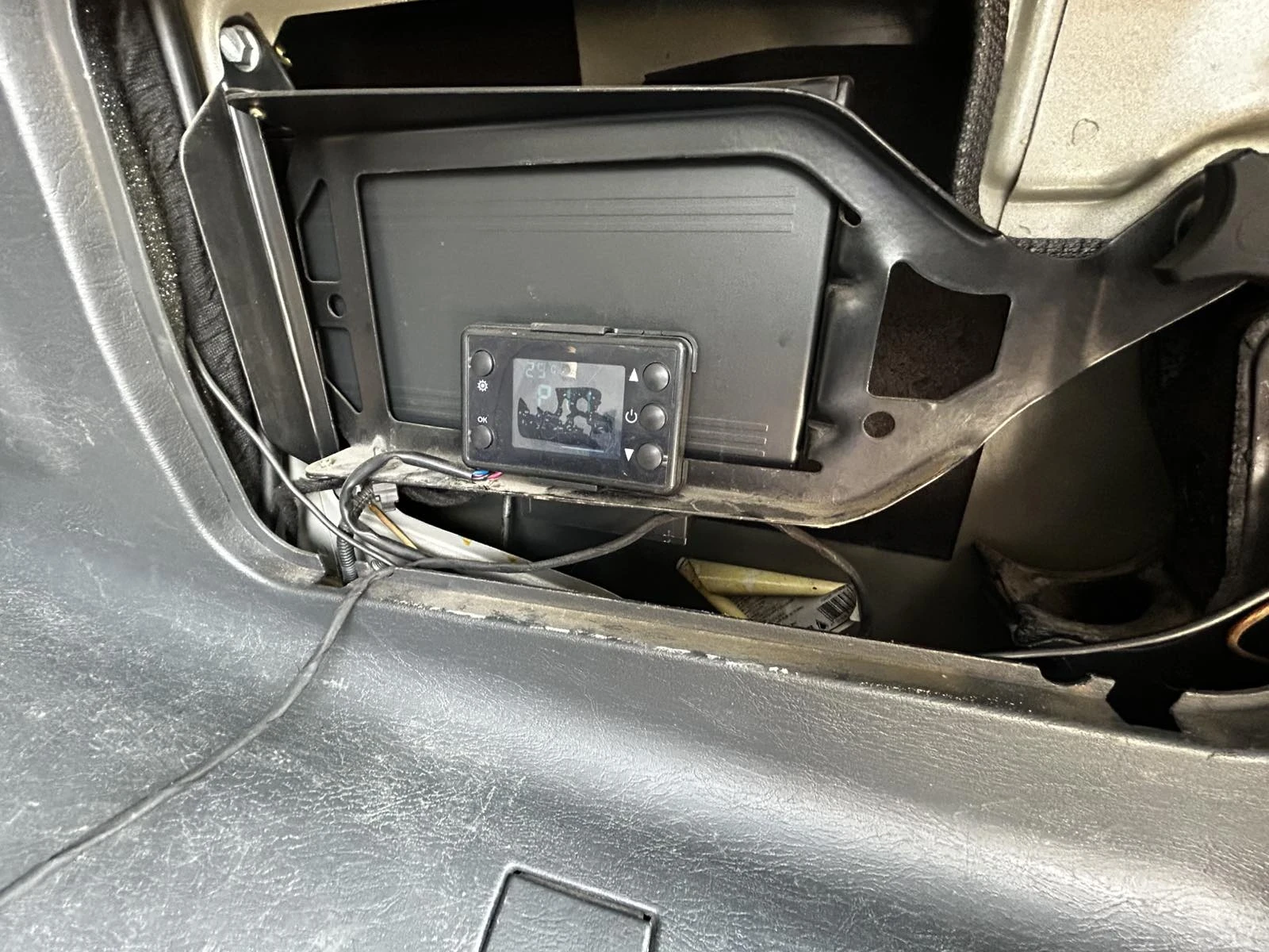 Mercedes-Benz ML 270, снимка 9 - Автомобили и джипове - 54075173