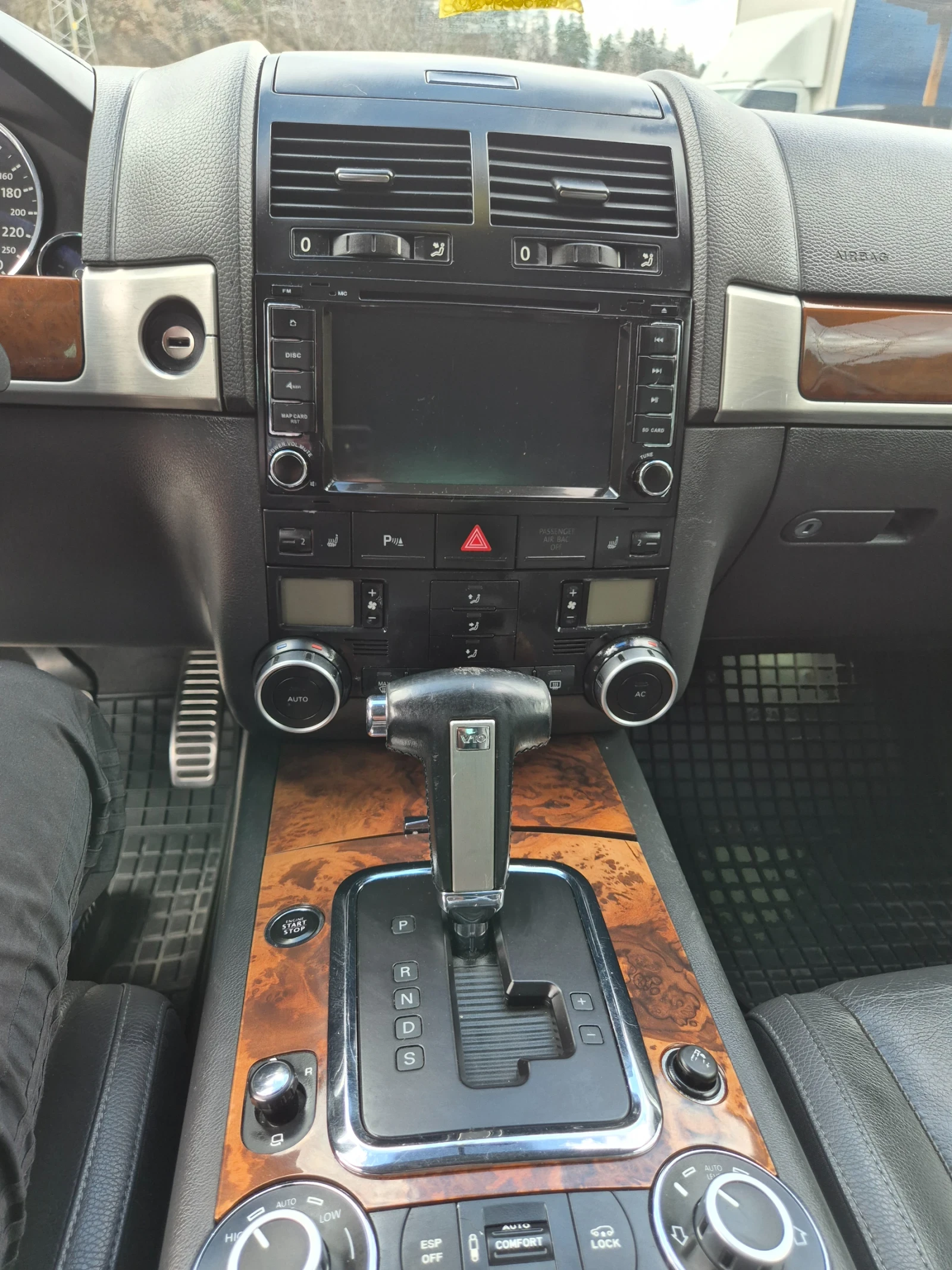 VW Touareg, снимка 12 - Автомобили и джипове - 54127117