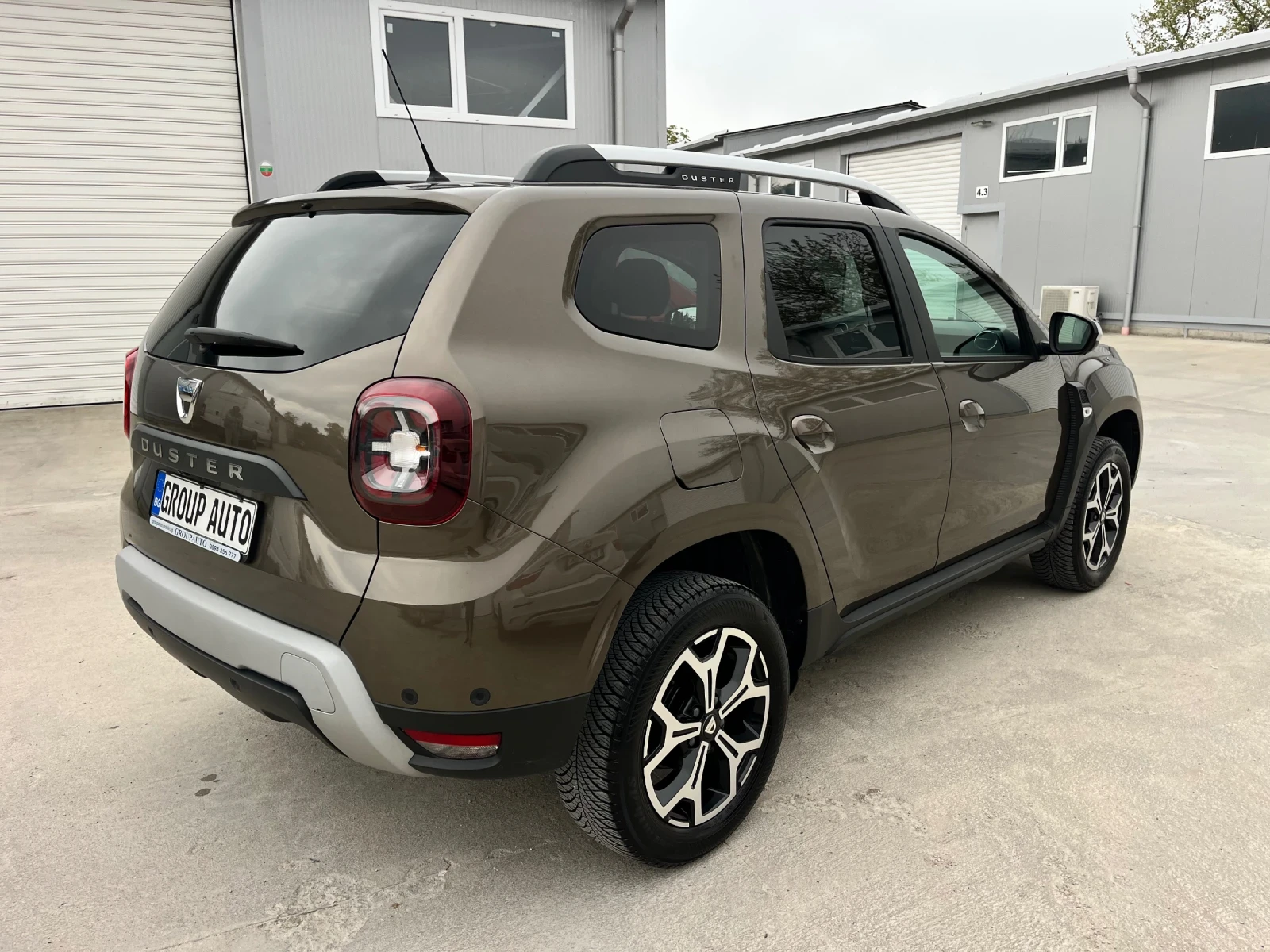 Dacia Duster 1, 6i-ГАЗ/KEYLES/LED/КАМЕРА-360/НАВИГАЦИЯ/НОВА!!!, снимка 6 - Автомобили и джипове - 54383622