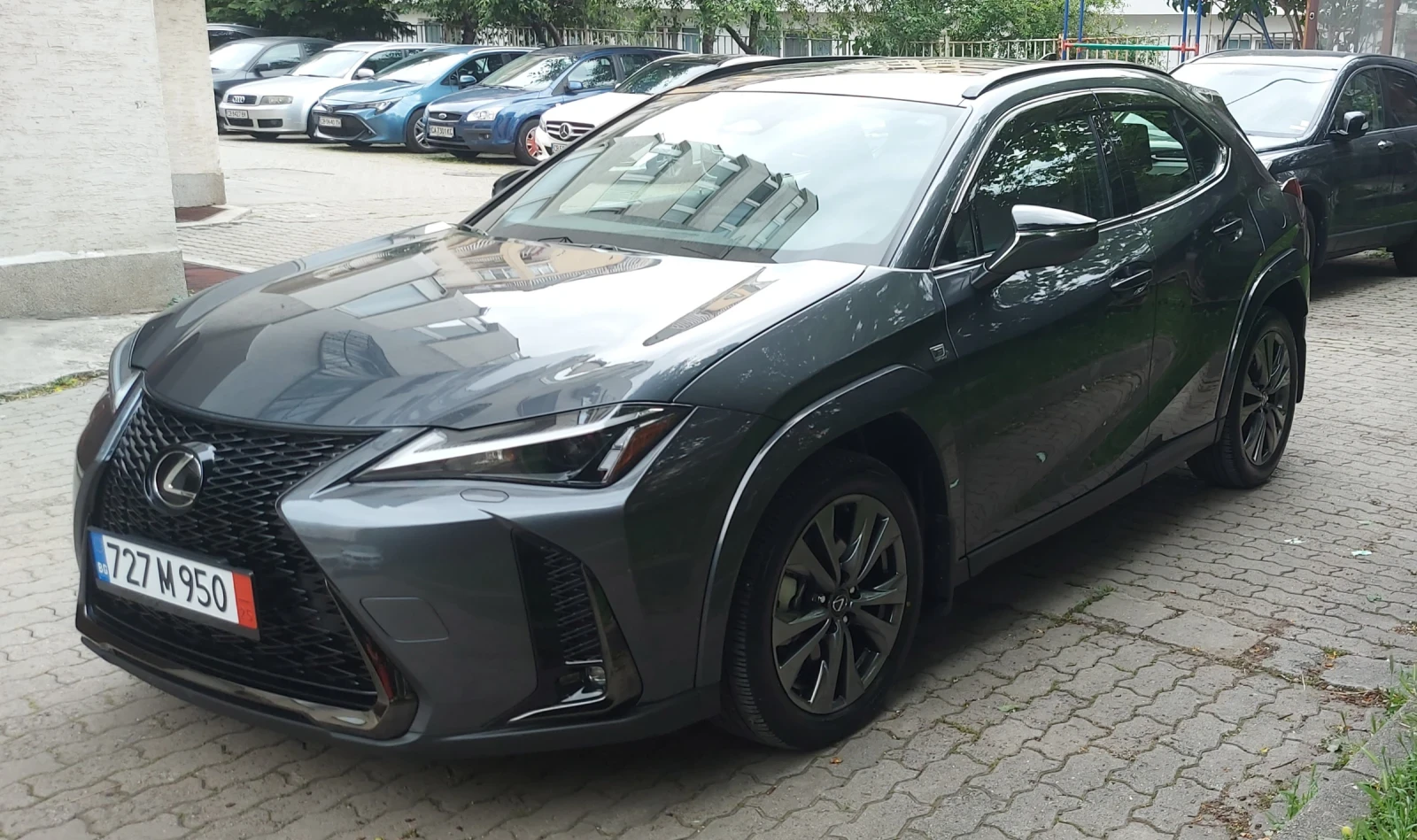 Lexus UX 300h AWD f-sport, снимка 2 - Автомобили и джипове - 54687800