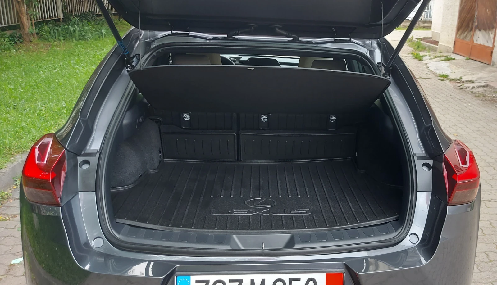 Lexus UX 300h AWD f-sport, снимка 11 - Автомобили и джипове - 54687800