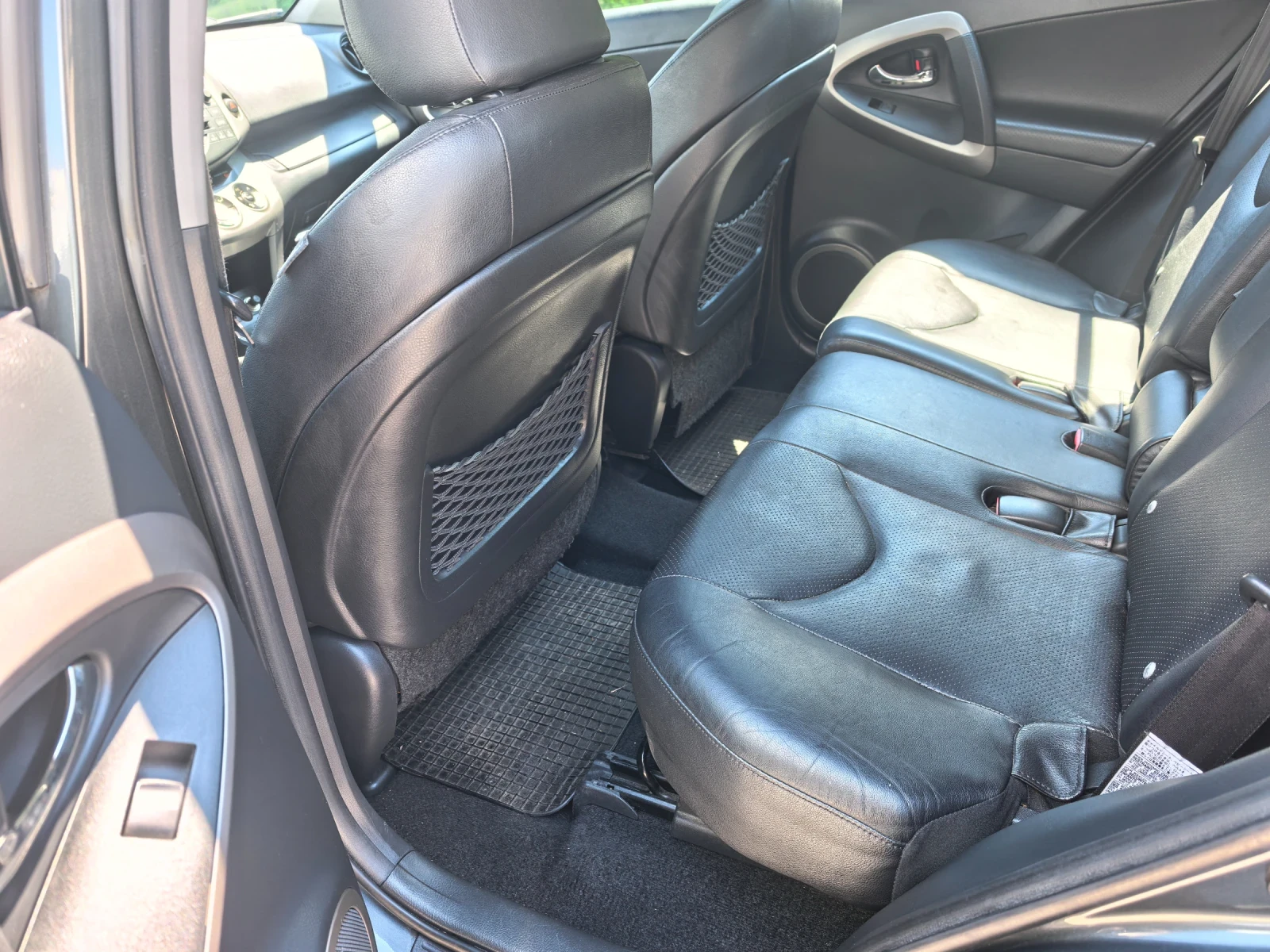 Toyota Rav4 2.2 d-4d 4х4 Luxury 136к.с. keyless, снимка 16 - Автомобили и джипове - 55615385