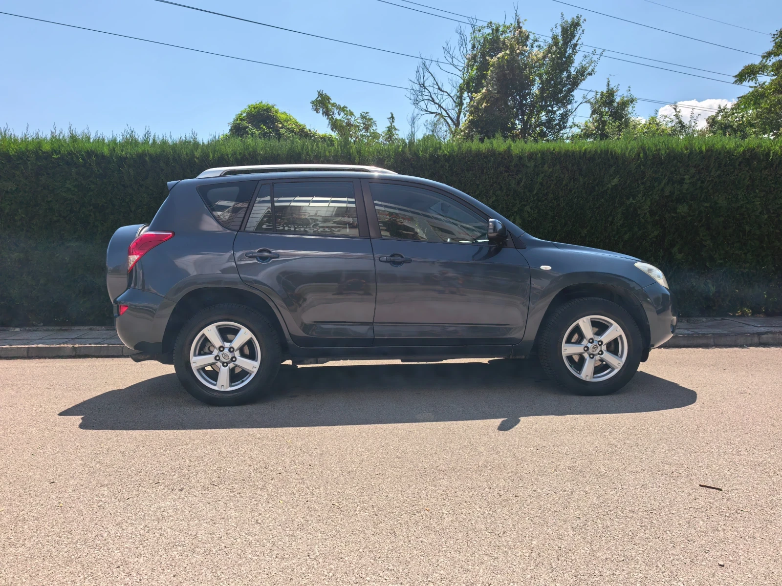 Toyota Rav4 2.2 d-4d 4х4 Luxury 136к.с. keyless, снимка 3 - Автомобили и джипове - 55615385