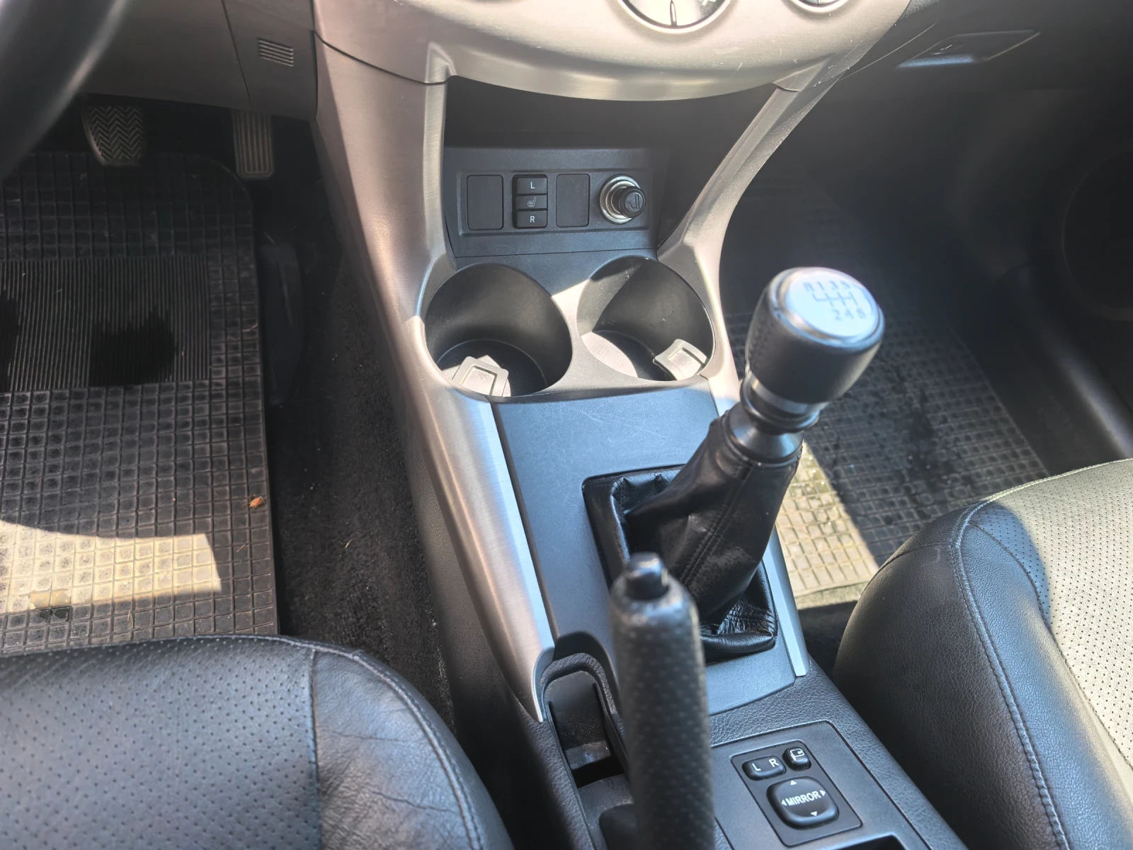 Toyota Rav4 2.2 d-4d 4х4 Luxury 136к.с. keyless, снимка 14 - Автомобили и джипове - 55615385