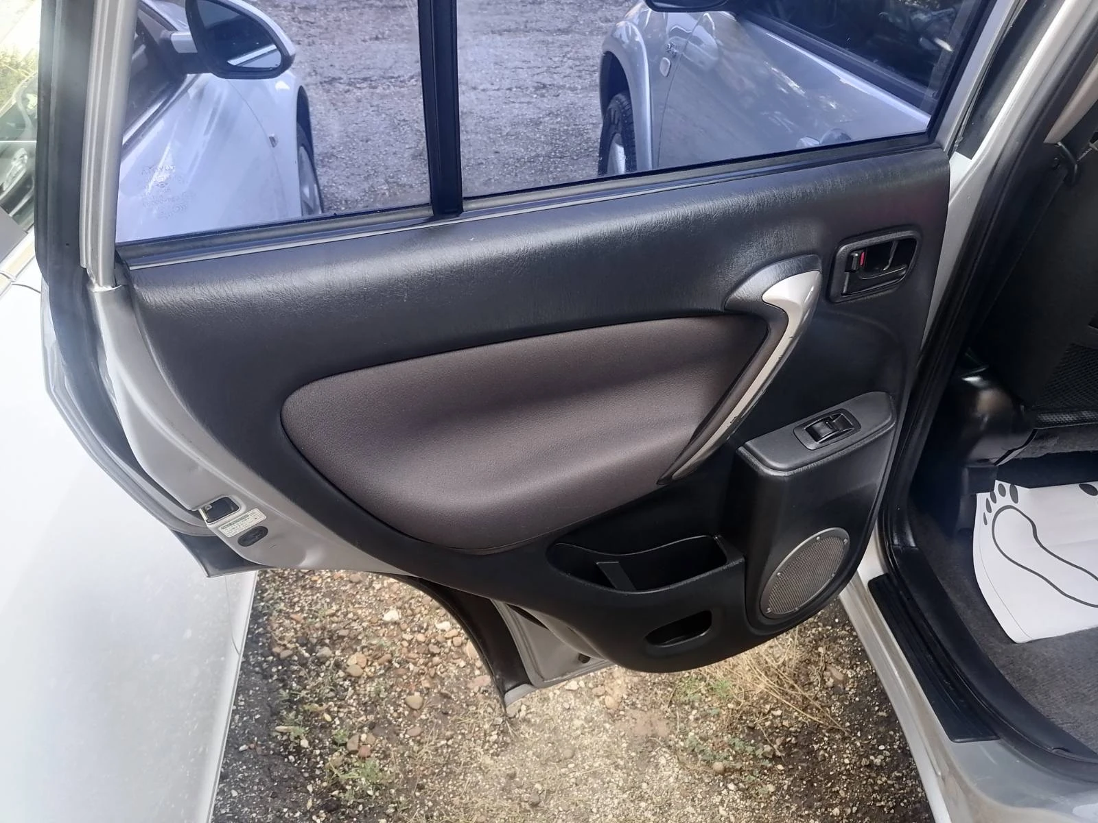 Toyota Rav4 2.0d, снимка 11 - Автомобили и джипове - 55655934