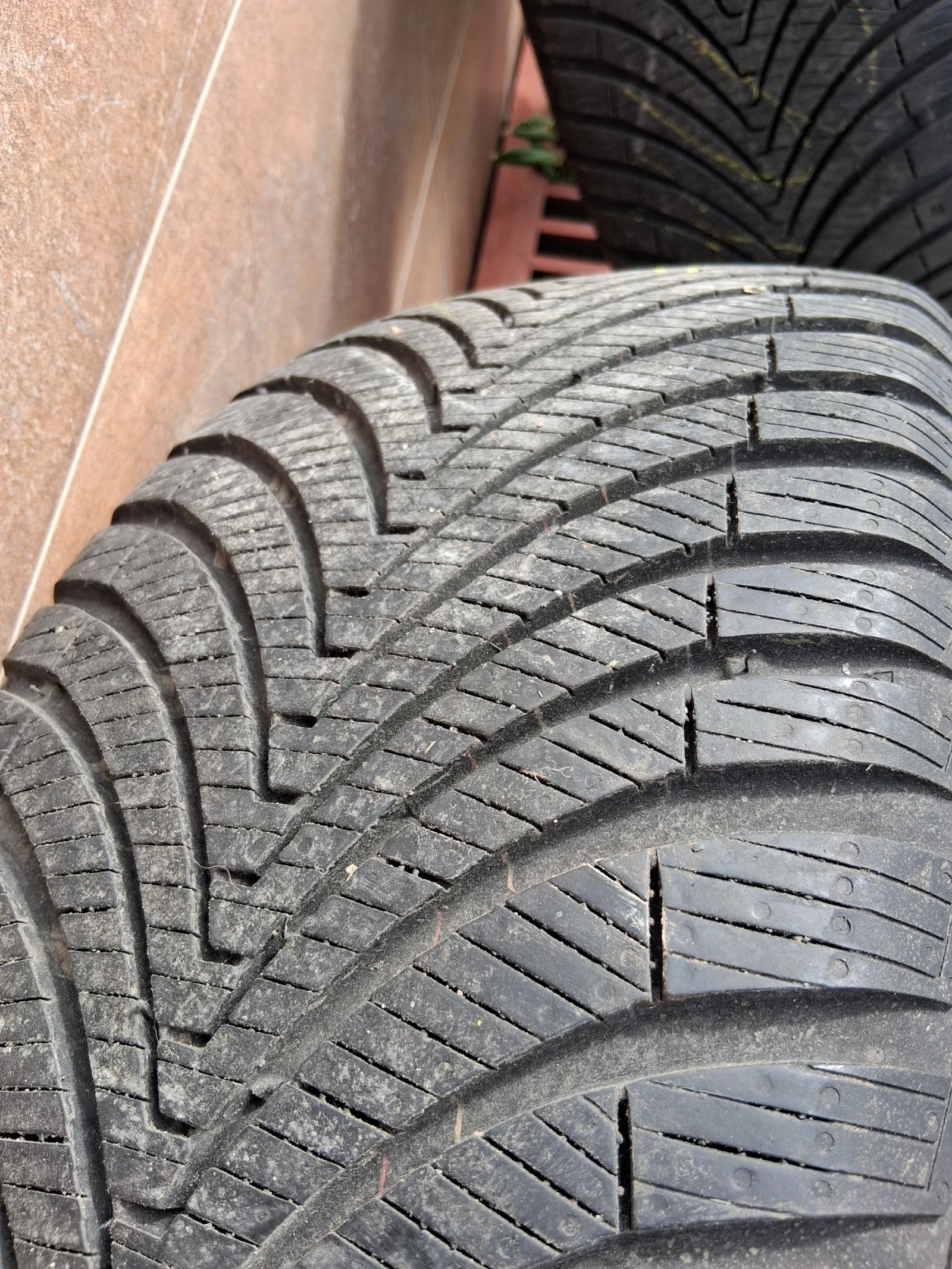 ���� 225/55R18 | Mobile.bg � ����������� 4