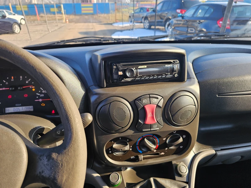 Fiat Doblo 1.6i metan, снимка 9 - Автомобили и джипове - 48574292