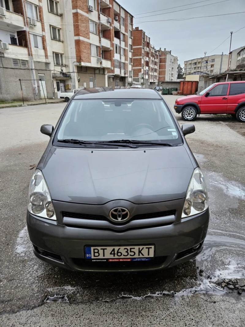 Toyota Corolla verso 2.0, снимка 1 - Автомобили и джипове - 48907976