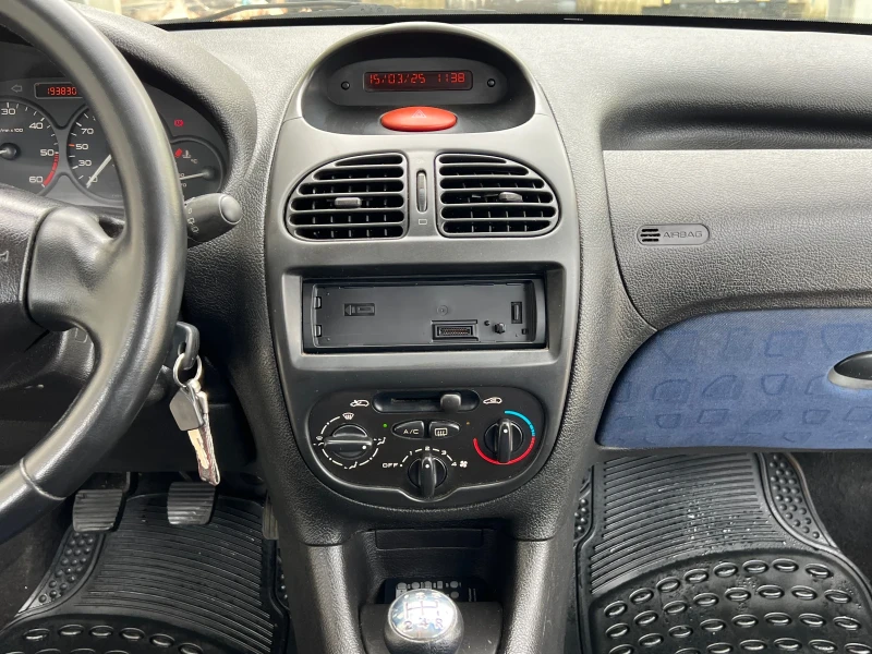 Peugeot 206 1.4 HDl 2003г, снимка 13 - Автомобили и джипове - 49513338