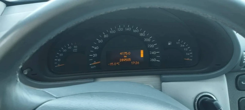 Mercedes-Benz C 220, снимка 5 - Автомобили и джипове - 52667140