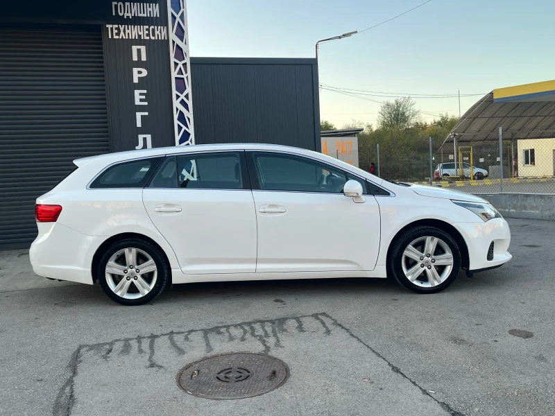 Toyota Avensis 1.8i Swiss, снимка 4 - Автомобили и джипове - 52343408