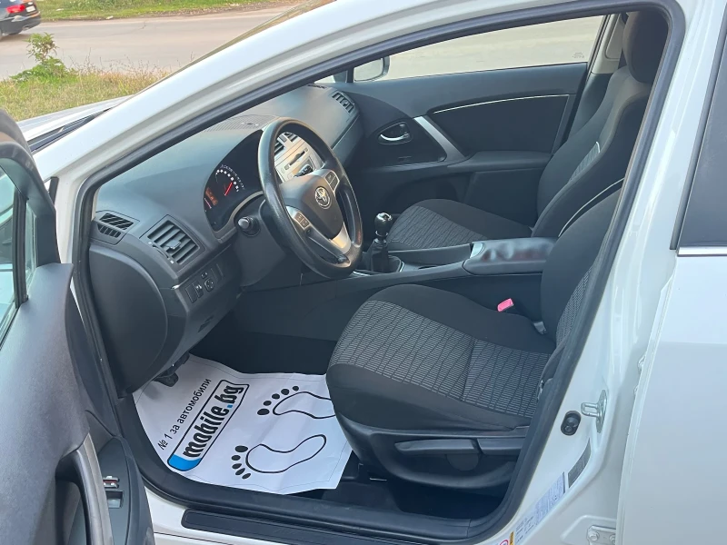 Toyota Avensis 1.8i Swiss, снимка 10 - Автомобили и джипове - 52343408