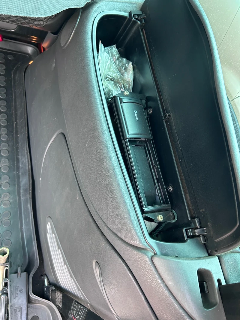 Seat Alhambra 1.9 TDI 4x4, снимка 7 - Автомобили и джипове - 52789436