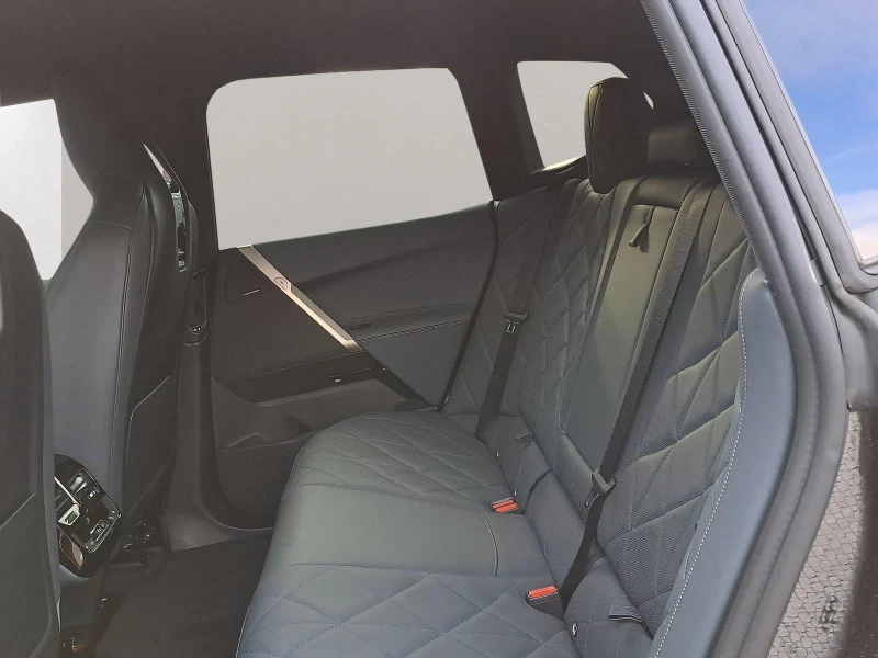 BMW iX xDrive40* SPORT PACKAGE* MEMO* H&K* ГАРАНЦИЯ, снимка 9 - Автомобили и джипове - 53428785